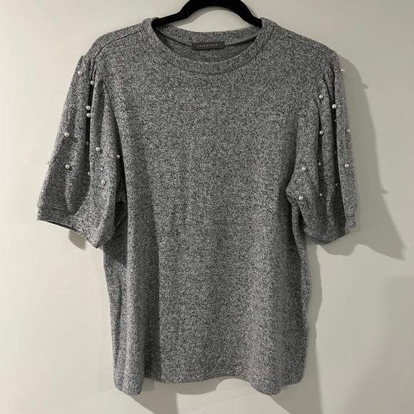 Soft blouse with pearl pouf sleeves - Picture 1 of 3